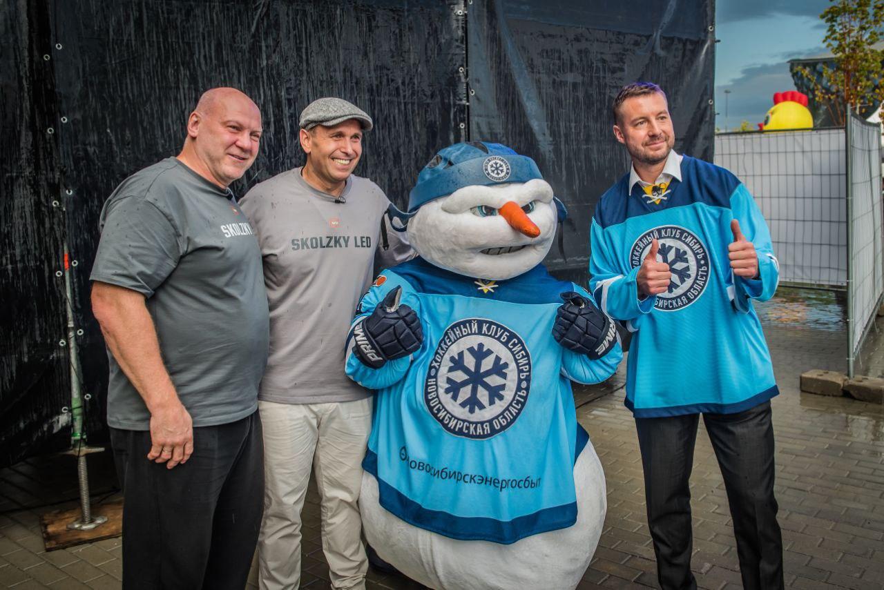 Фото Крики фанатов, тысячи зрителей и Ваня Дмитриенко. День Болельщика в Новосибирске – яркие кадры 33